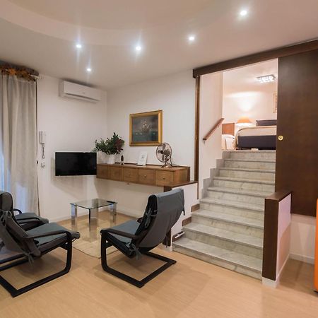 La Residenza Napoli Chiaia Short Let Apartment Superior Via Chiaia 82 Exteriér fotografie