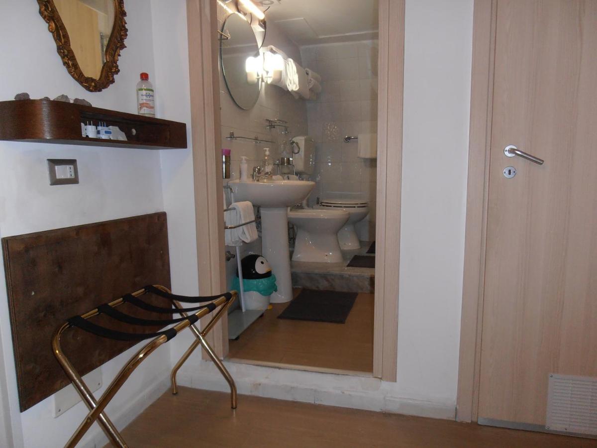 La Residenza Napoli Chiaia Short Let Apartment Superior Via Chiaia 82 Exteriér fotografie