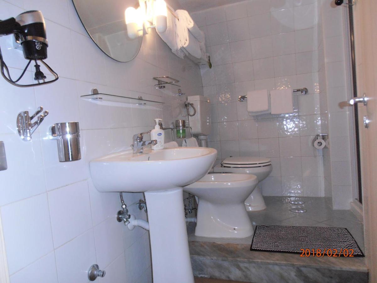 La Residenza Napoli Chiaia Short Let Apartment Superior Via Chiaia 82 Exteriér fotografie