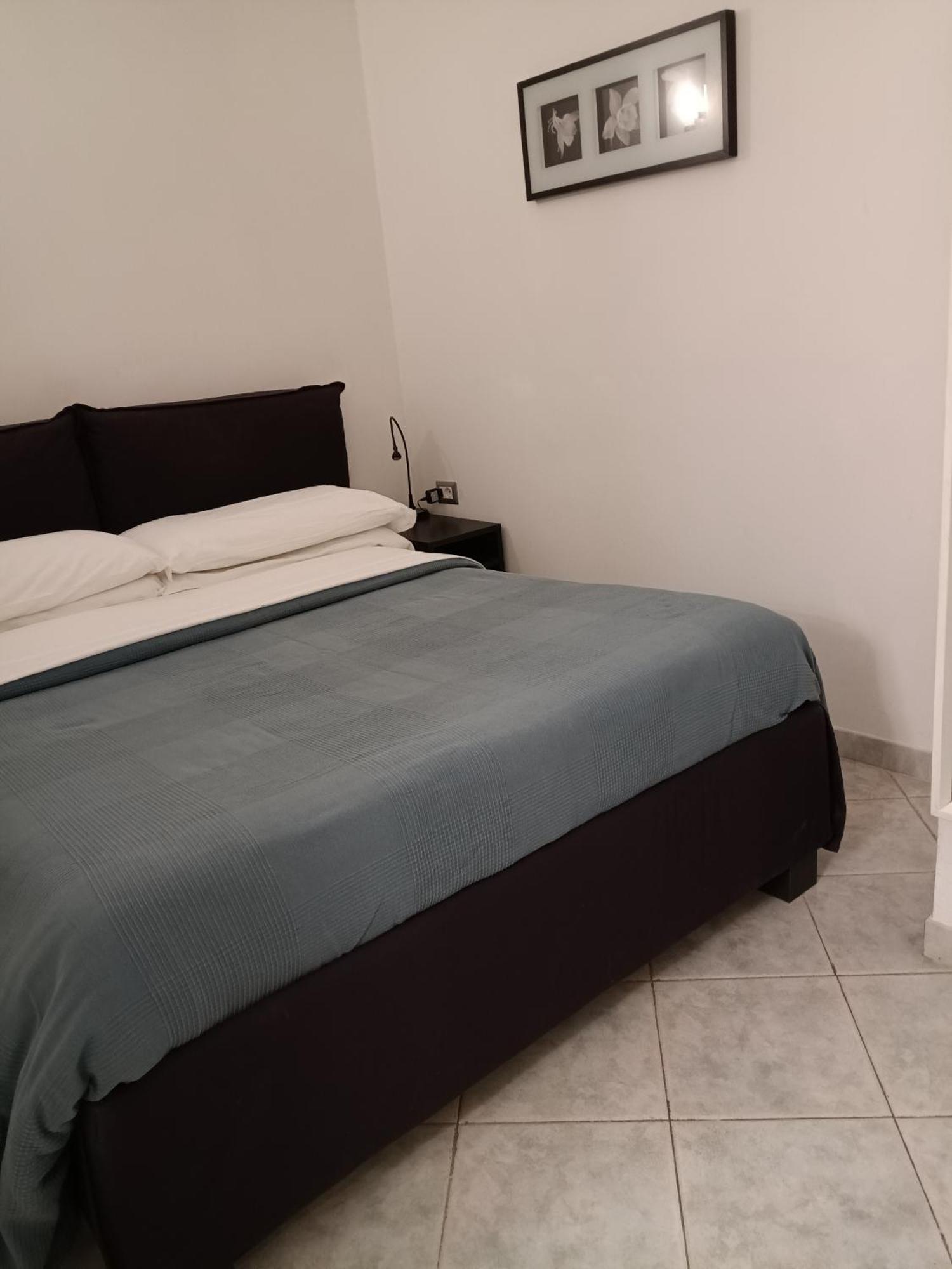 La Residenza Napoli Chiaia Short Let Apartment Superior Via Chiaia 82 Exteriér fotografie