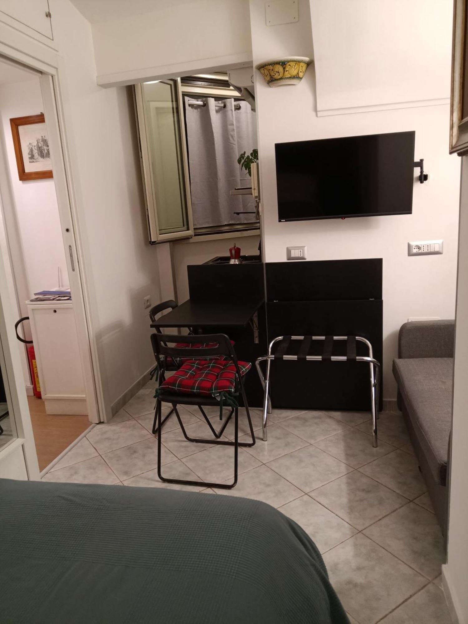 La Residenza Napoli Chiaia Short Let Apartment Superior Via Chiaia 82 Exteriér fotografie