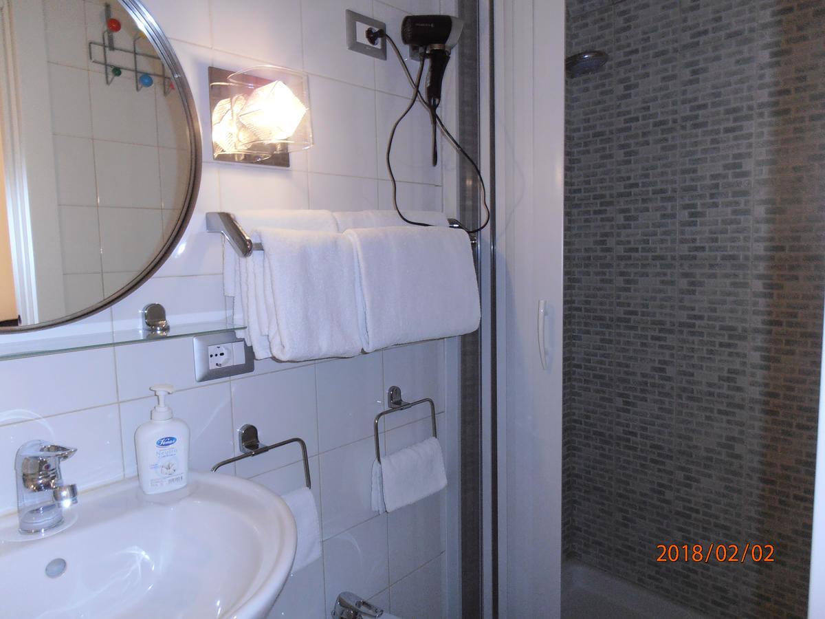 La Residenza Napoli Chiaia Short Let Apartment Superior Via Chiaia 82 Exteriér fotografie